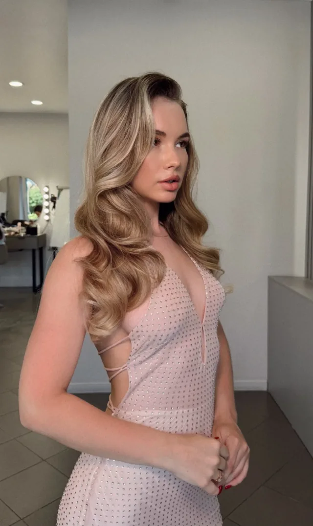 Voluminous curls hairstyle in Miami